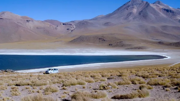 Lagunas altiplánicas Miscanti y Miñiques